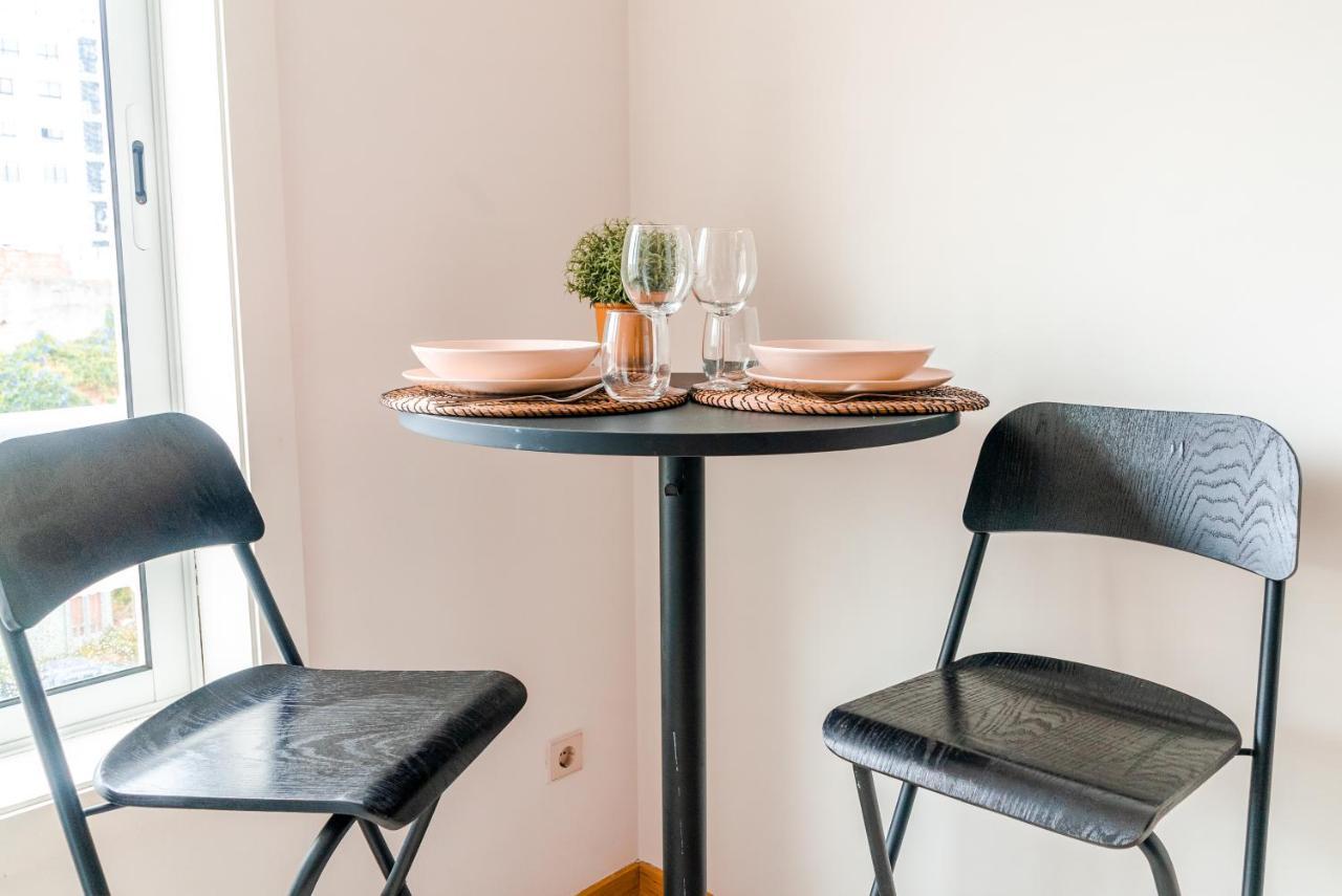 Sunny Studio In The Heart Of Lapa - 5Min Walk To Metro! Porto Exterior foto